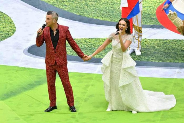 CANTORES ROBIE WILLIAMS NA ABERTURA DA COPA 2018