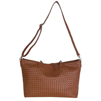 Bolsa shopper cor caramelo com alça transversal regulável e detalhes dourados.