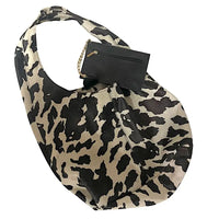 Bolsa hobo em couro legítimo animal print vaca preta e off-white