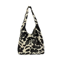 Bolsa hobo em couro legítimo animal print vaca preta e off-white