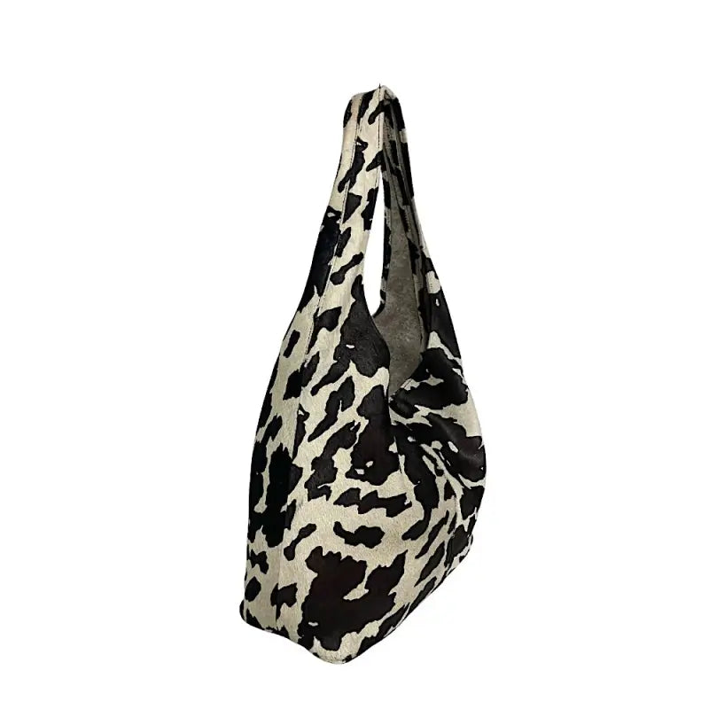 Bolsa hobo em couro legítimo animal print vaca preta e off-white