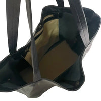 Detalhe interno da Bolsa Shopper ITS! mostrando mosquetão de ajuste e bolso com zíper