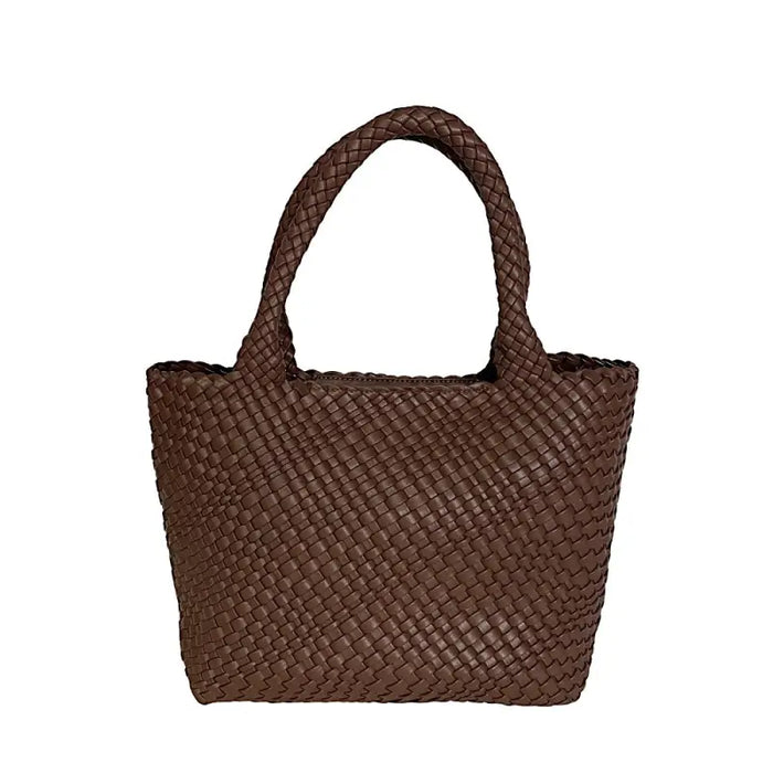 Bolsa shopper feminina marrom café em tressê com alças roliças confortáveis.
