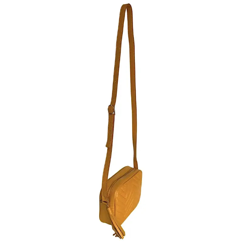 Bolsa tiracolo feminina couro legitimo matelassê diagonal mostarda de lado