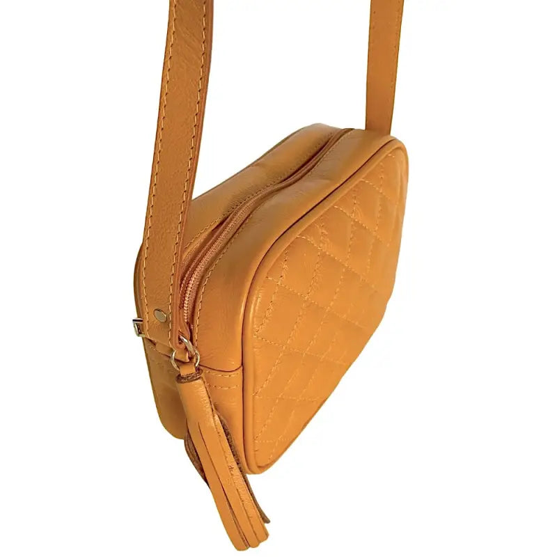 Detalhe do Zíper da Bolsa Tiracolo Feminina Couro Legitimo Mostarda