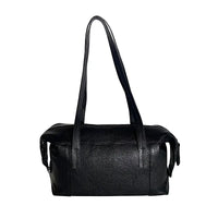 Bolsa tote feminina preta em couro legítimo floater com alças de ombro confortáveis.