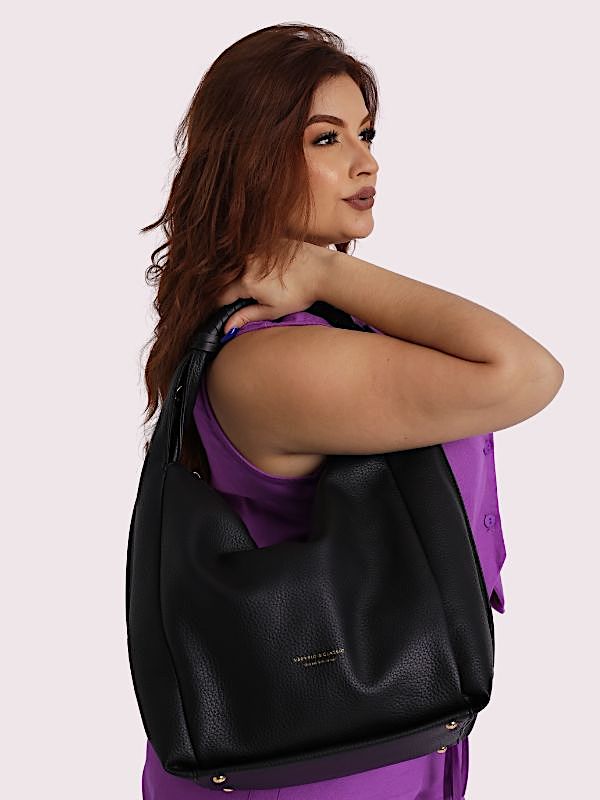 Bolsa Hobo em couro vegano preta