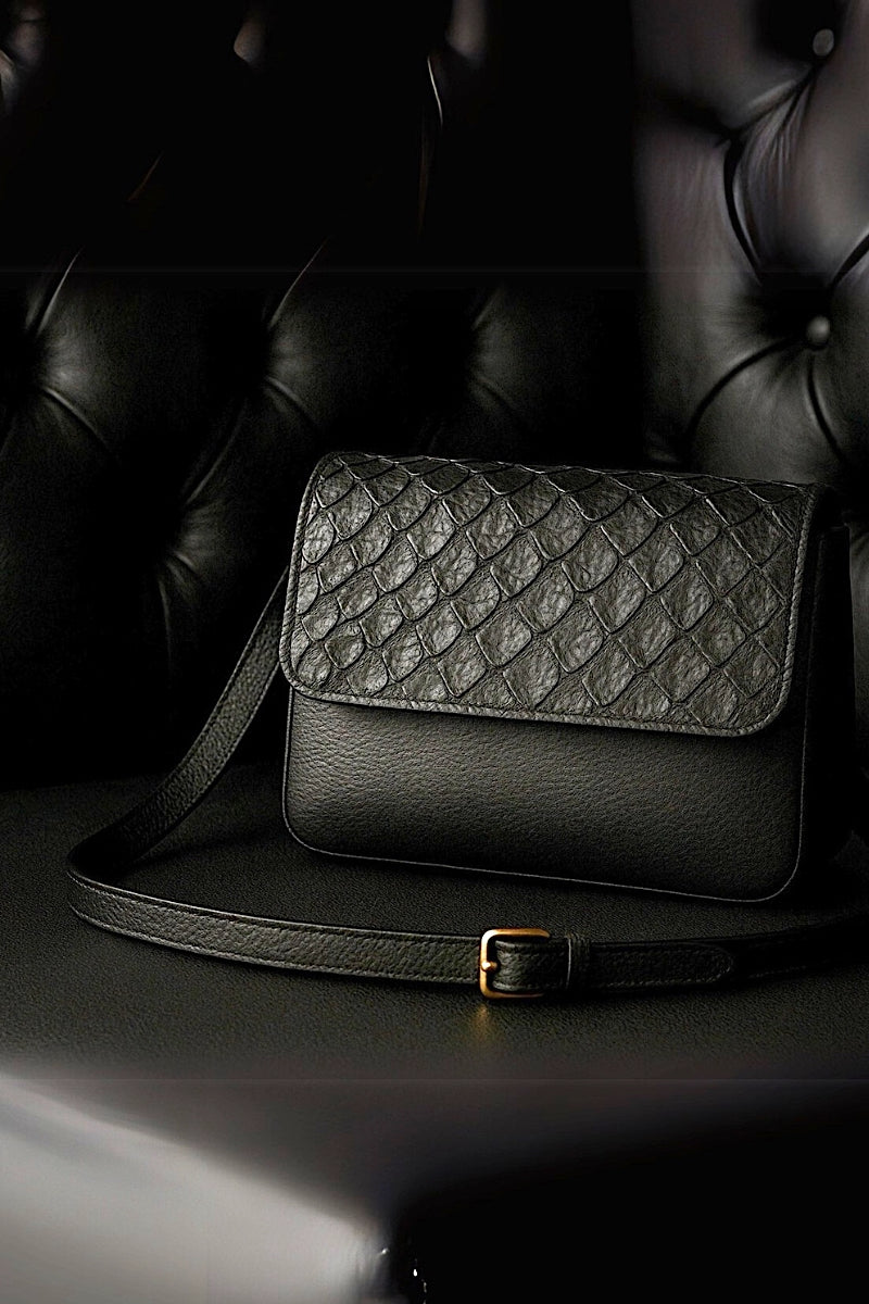 Bolsa feminina tiracolo m couro pirarucu