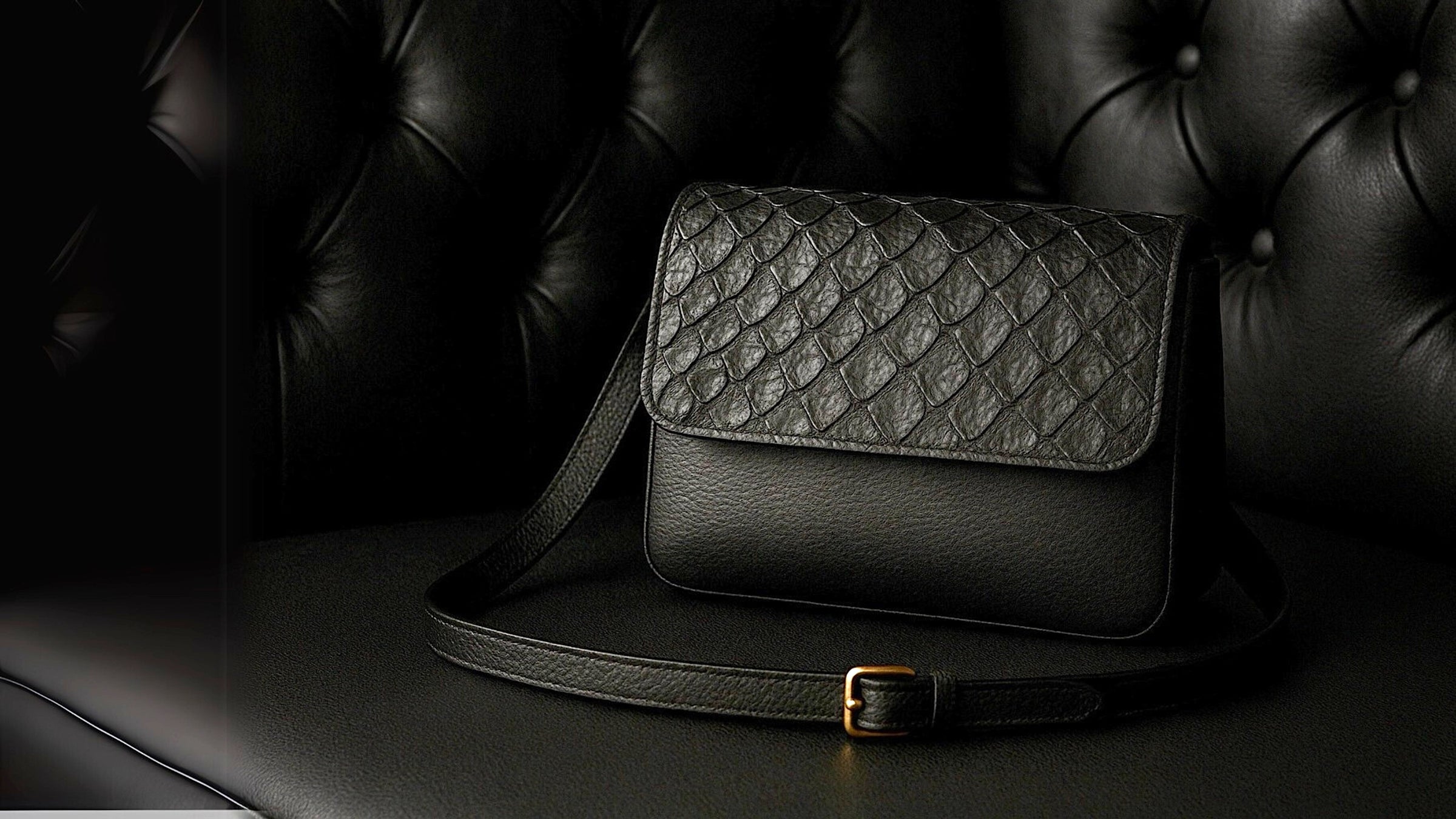 Bolsa feminina em couro pirarucu