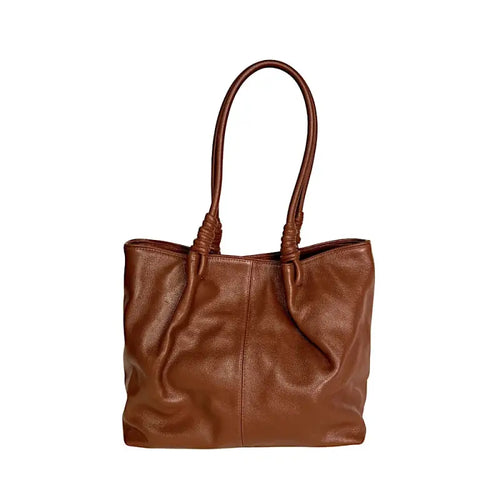Bolsa tote bag feminina caramelo em couro legítimo floater com design de sacola estruturada e penses na base da alça.
