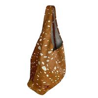 Design Lateral Bolsa Hobo Feminina Estampa de Cervo Bambicore