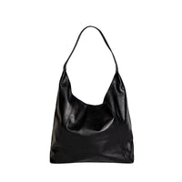 Bolsa hobo feminina preta em couro legítimo floater exibindo os recortes geométricos com costura em diagonal.