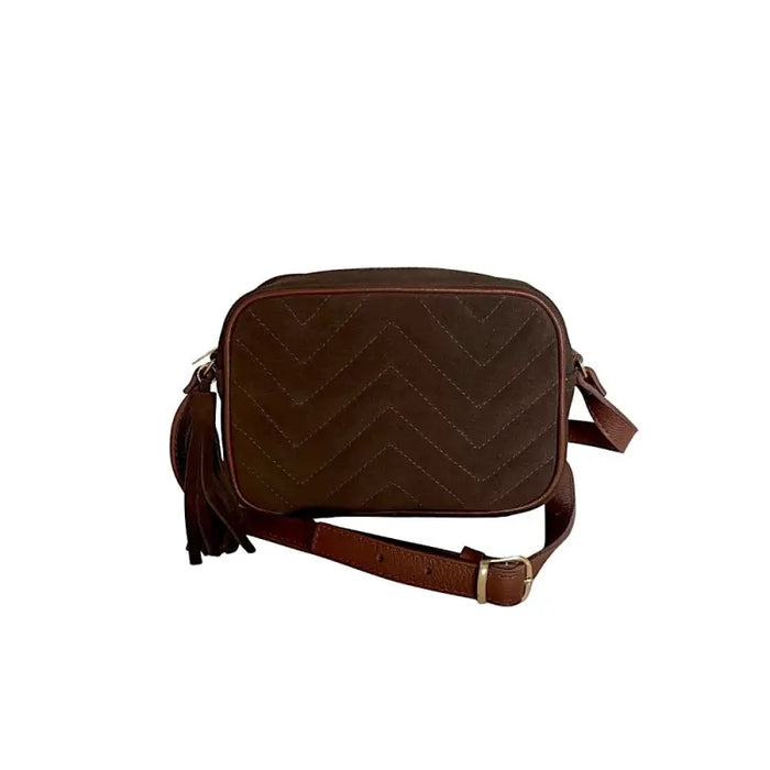Detalhe frontal da Bolsa tiracolo feminina couro legitimo camurça café