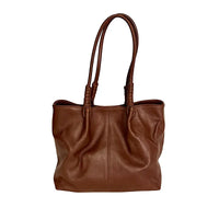 Bolsa tote bag feminina marrom em couro legítimo floater com design de sacola estruturada e penses na base da alça.