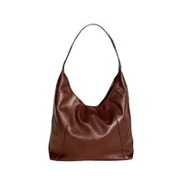 Bolsa hobo feminina marrom em couro legítimo floater exibindo os recortes geométricos com costura em diagonal.