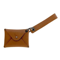 Carteira de pulso couro caramelo - ferragem onix vista frontal
