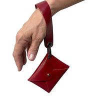 Carteira de pulso vermelha couro liso ferragem onix