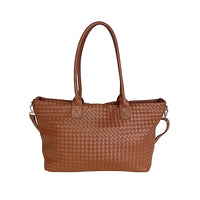 Vista posterior da bolsa shopper caramelo mostrando a continuidade da textura tressê no fundo e costas.