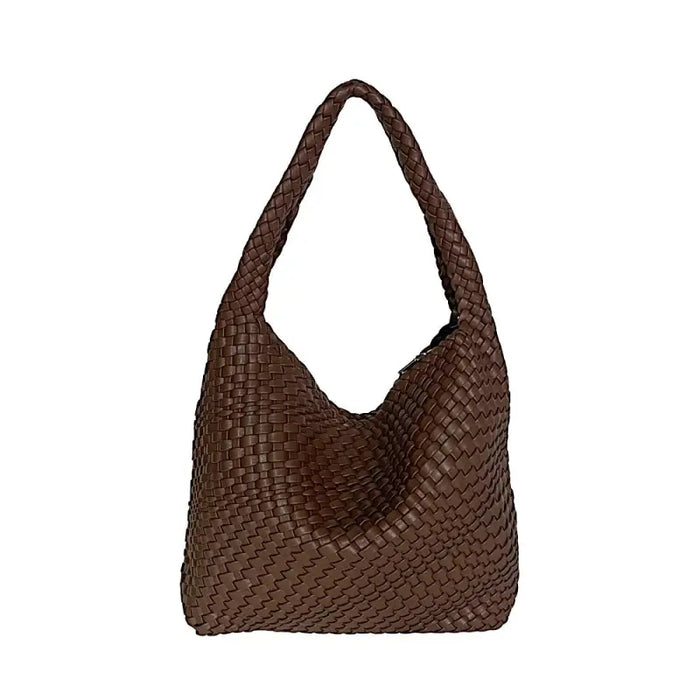 Bolsa hobo feminina marrom café com textura tressê em couro vegano premium.