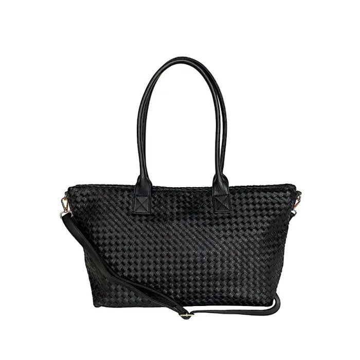 Bolsa shopper feminina preta com textura tressê em couro vegano e alças de ombro.