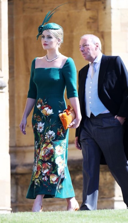 Lady Kitty Spencer com seu Fascinator e sua bolsa