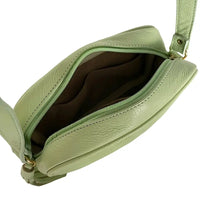 Interior Forrado e Compartimentos Bolsa Tiracolo Feminina Verde