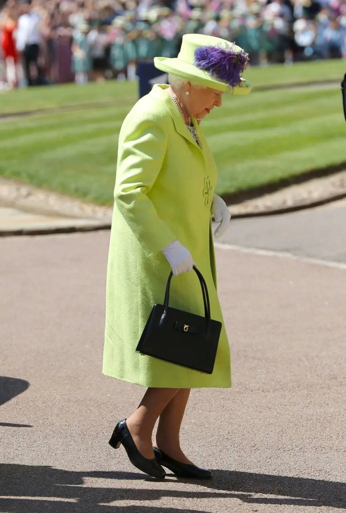 Rainha Elizabeth em seu lindo Loock verde limão