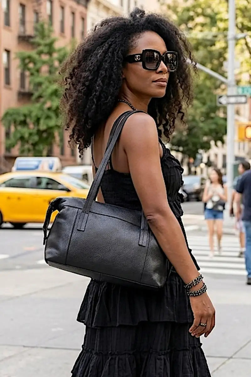 Look vestido preto com a bolsa tote feminina em couro legitimo preta