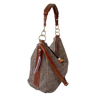 Bolsa Hobo em Fibra Sintética Marrom. Alça ombro, alça tiracolo e bolsa lateral com zíper