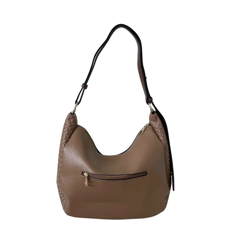 Bolsa hobo matelassê em couro vegano bege: conforto