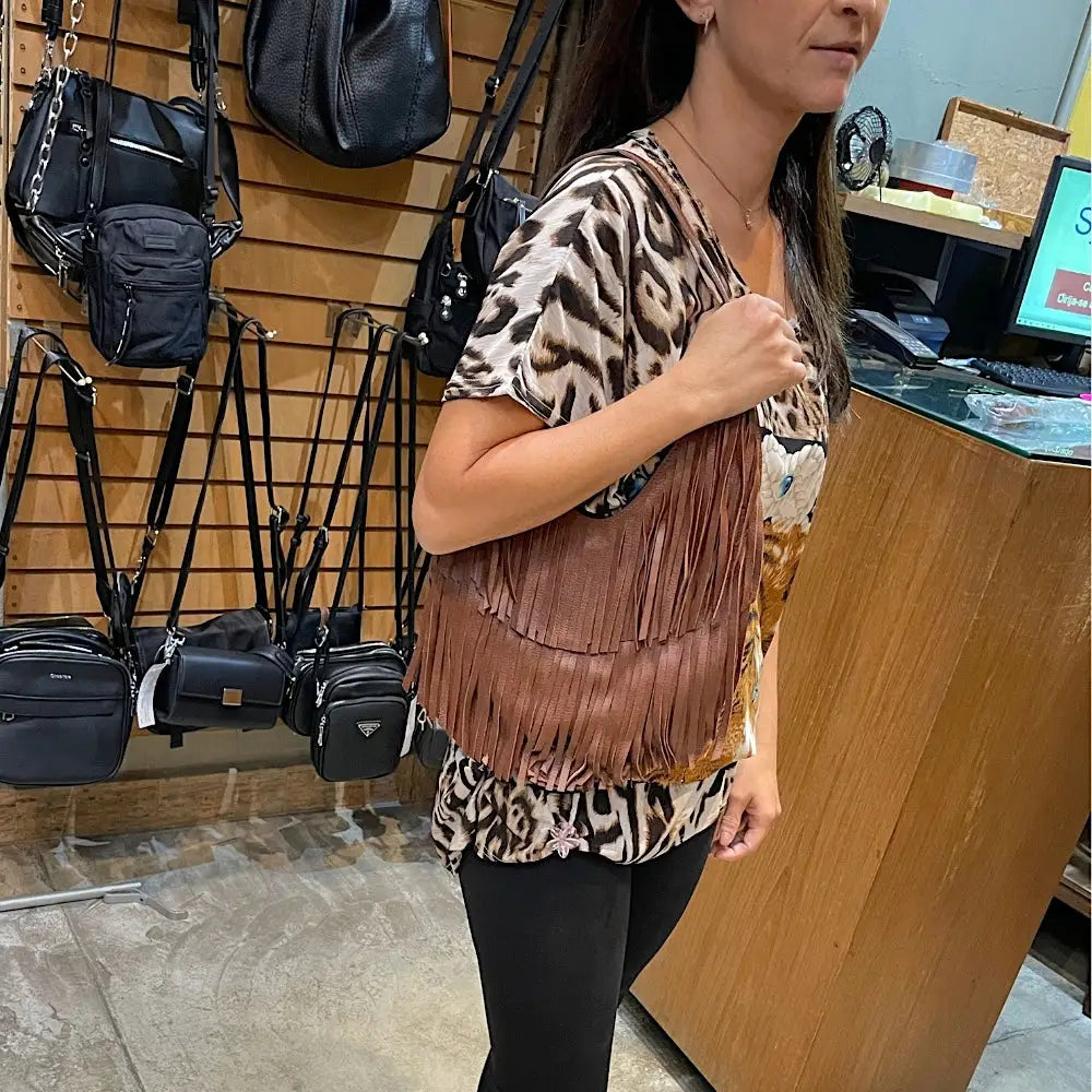 Bolsa Média em Couro com Franja Caramelo - Loja Online - Its