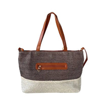 Bolsa shopper fibra listrada grande marrom: Bolso traseiro com zíper