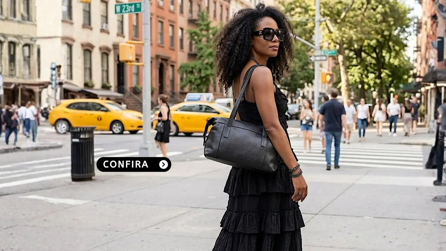 Look com a Bolsa tote feminina em couro legitimo preta