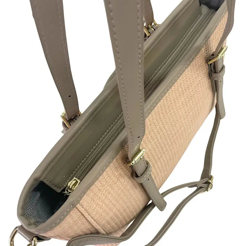 Bolsa tote ráfia sintética bege e alças em couro vegano