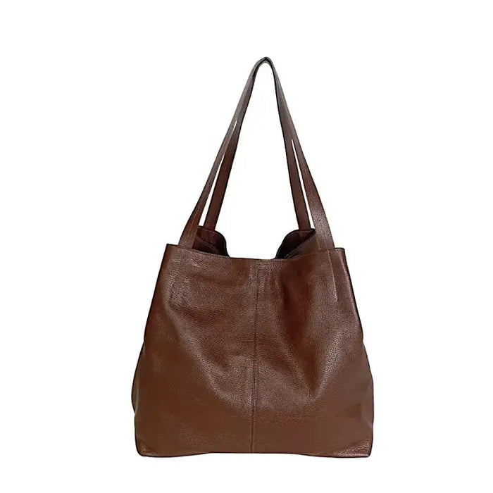 Bolsa Shopper Marrom em couro legítimo floater com detalhe de alças finas e ajuste lateral.