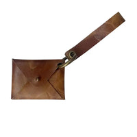 Carteira de pulso couro caramelo liso pátina natural e ferragem ouro velho