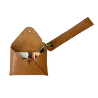 Carteira de pulso caramelo ferragem ouro velho aberta