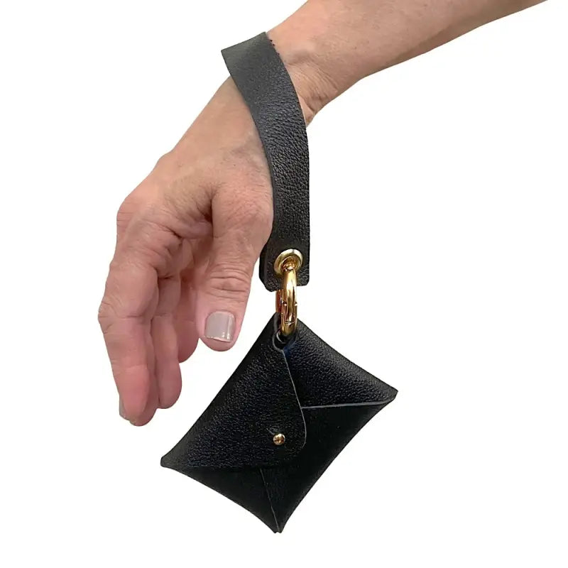 Carteira de pulso couro legitimo preto - ferragem dourada, colocada no pulso