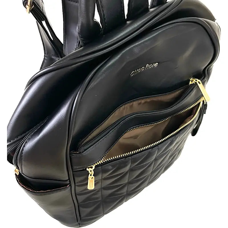Mochila média matelassê em couro vegano preto: um luxo