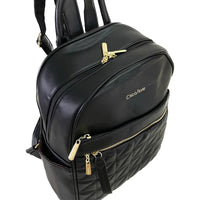 Mochila média matelassê em couro vegano preto: um luxo
