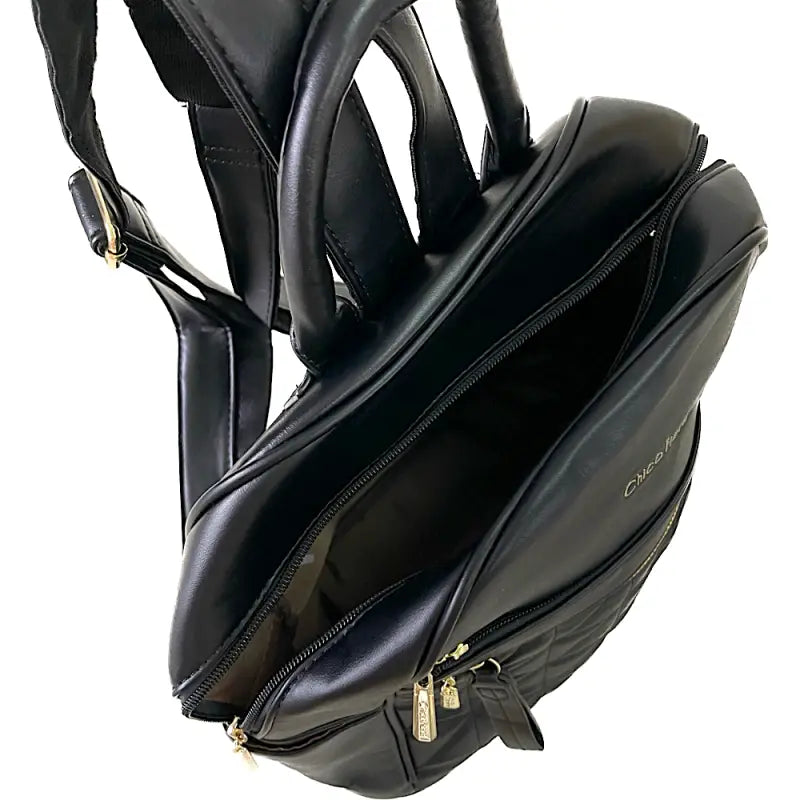 Mochila média matelassê em couro vegano preto: um luxo