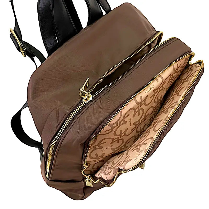 Mochila feminina em nylon marrom: segurança e estilo urbano