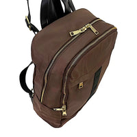 Mochila feminina em nylon marrom: segurança e estilo urbano