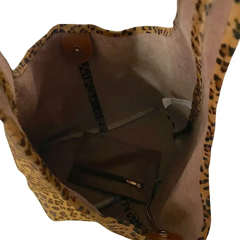 Visão Interna da  Bolsa Hobo Animal Print Onça