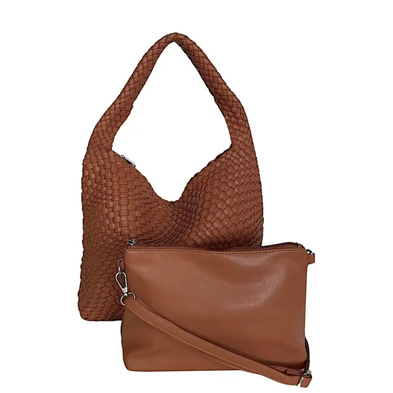 Conjunto 2 em 1 com bolsa hobo caramelo tressê e bolsa interna lisa com alça transversal montada.